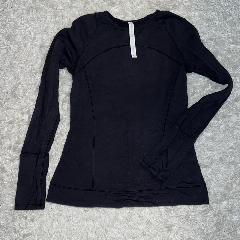 Lululemon long sleeve with thumb holes and pocket